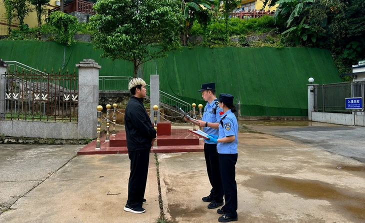 15 người Trung Quốc bị trục xuất vì nhập cảnh trái phép vào Việt Nam - Ảnh 1.
