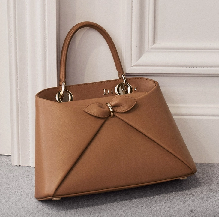 Sao nữ lăng xê túi nơ Dior Cigale - Ảnh 4.