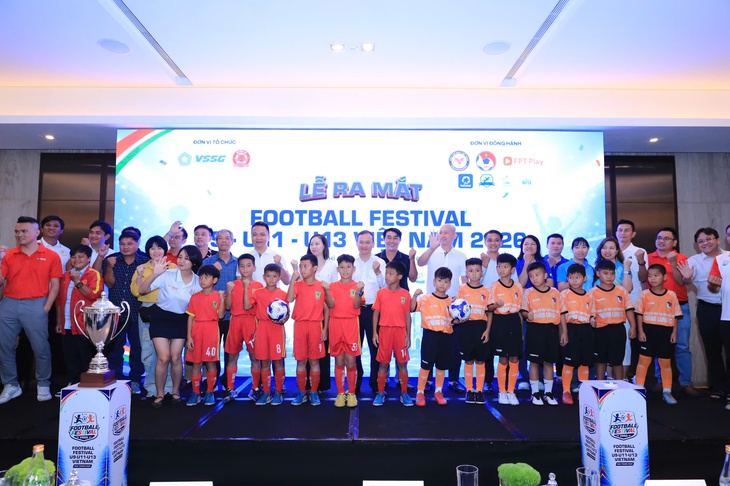 1.000 VĐV tham gia Festival bóng đá trẻ của CLB Công An TP.HCM - Ảnh 1.