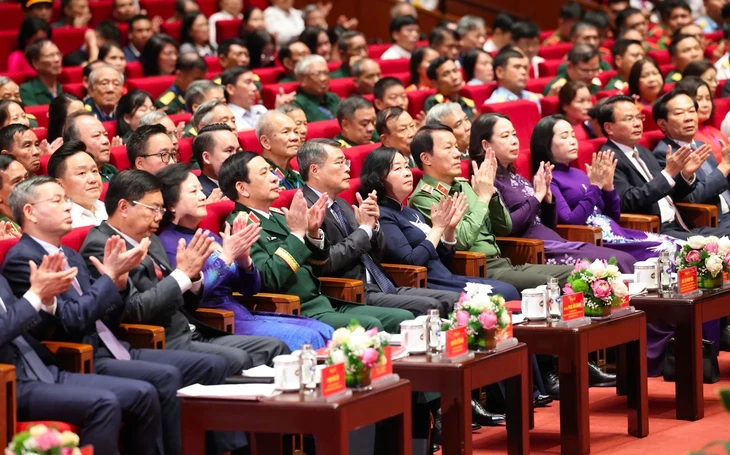 Thủ tướng Lê Minh Hưng và lãnh đạo Đảng, Nhà nước gặp mặt, tri ân người có công toàn quốc - Ảnh 3.