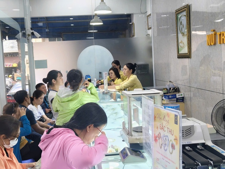 Tối nay giá vàng thế giới bất ngờ giảm mạnh - Ảnh 3.