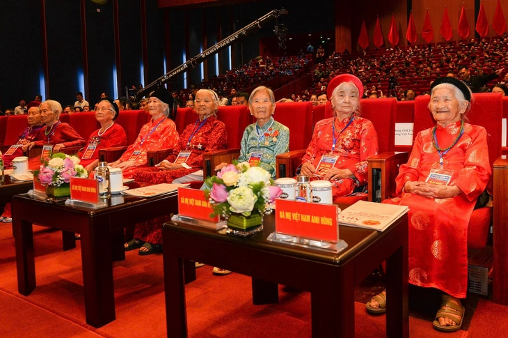 Thủ tướng Lê Minh Hưng và lãnh đạo Đảng, Nhà nước gặp mặt, tri ân người có công toàn quốc - Ảnh 4.