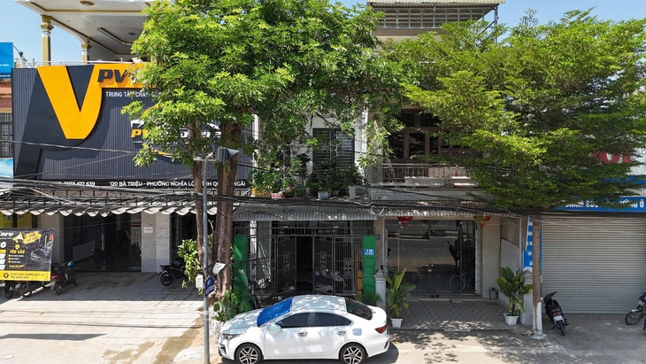 Vụ nhà trúng đấu giá bị chiếm dụng: Sao tài sản đang bị kê biên vẫn chuyển nhượng được? - Ảnh 1.