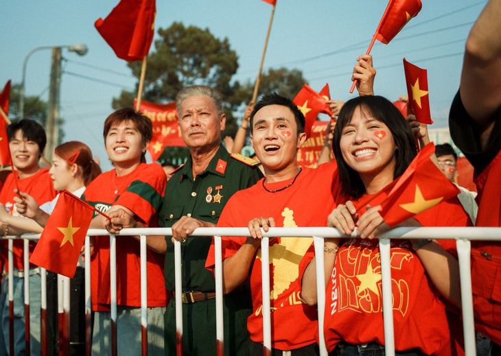 Bước đi mạo hiểm của đạo diễn trăm tỉ Huỳnh Lập - Ảnh 1.