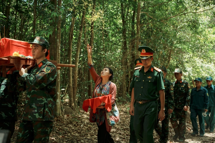 Bước đi mạo hiểm của đạo diễn trăm tỉ Huỳnh Lập - Ảnh 4.