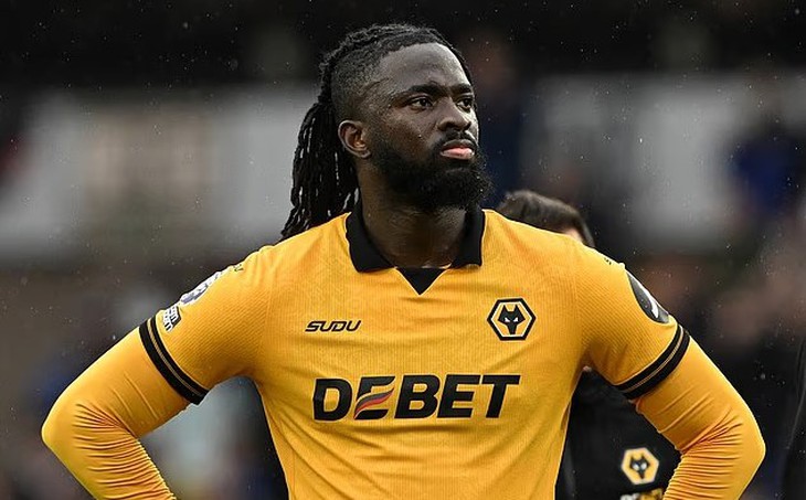 Bị cấm tập, tiền đạo Wolves quyết cố thủ trong sân - Ảnh 1.