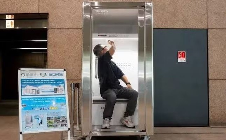 Nhật Bản ra mắt 'tủ lạnh cho người', ngồi bao lâu thì thấy mát? - Ảnh 1.