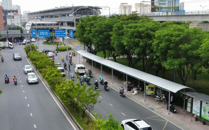 TP.HCM thí điểm mẫu nhà chờ xe buýt mới, người dân đề xuất thêm nhiều tiện ích - Ảnh 6.