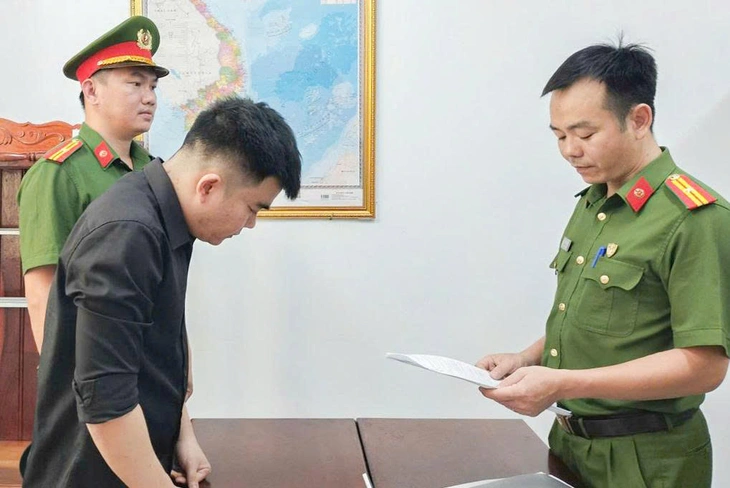 Khởi tố phó quản lý cửa hàng FPT shop ở Khánh Hòa tham ô tài sản - Ảnh 1.