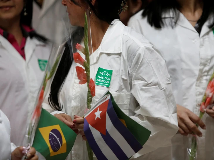 Mỹ cáo buộc Cuba 'buôn bác sĩ' ra nước ngoài, Havana lên tiếng - Ảnh 1.