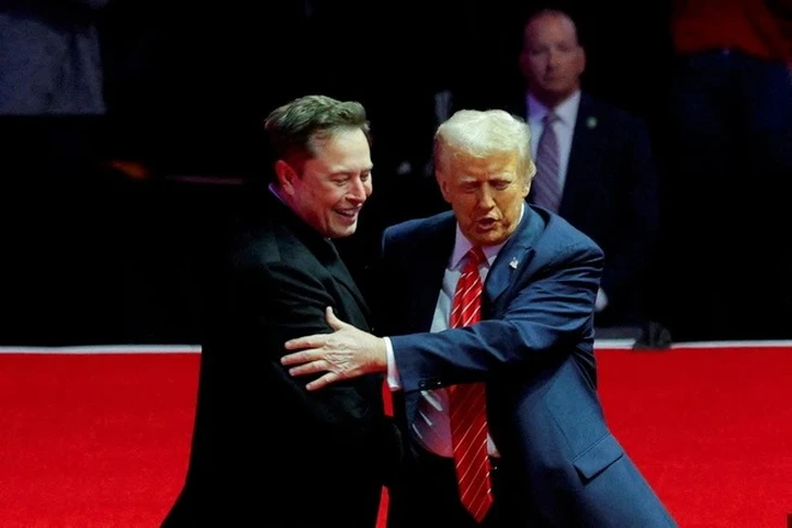 Tỉ phú Elon Musk thừa nhận quá 'sa đà' vào ông Trump  - Ảnh 1.