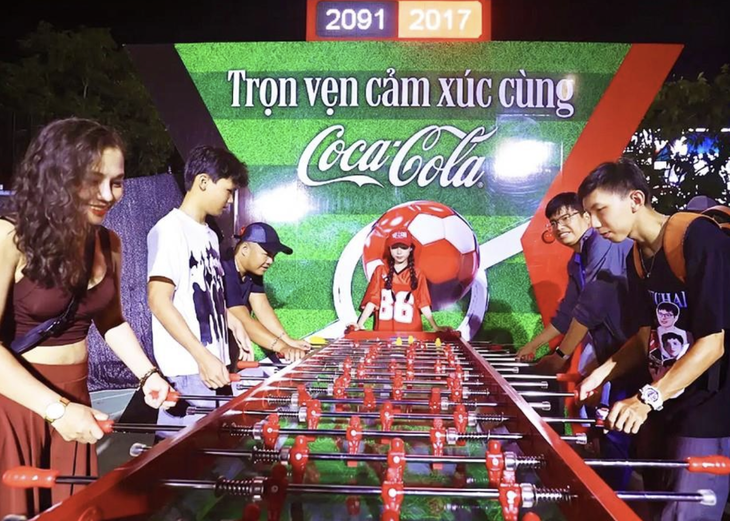 24 giờ khó quên fan bóng đá và những trải nghiệm 'chưa từng' - Ảnh 4.