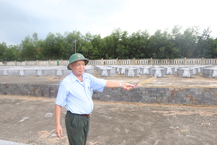 Theo chân người lính già đi tìm đồng đội giữa cái nắng bỏng rát - Ảnh 4.