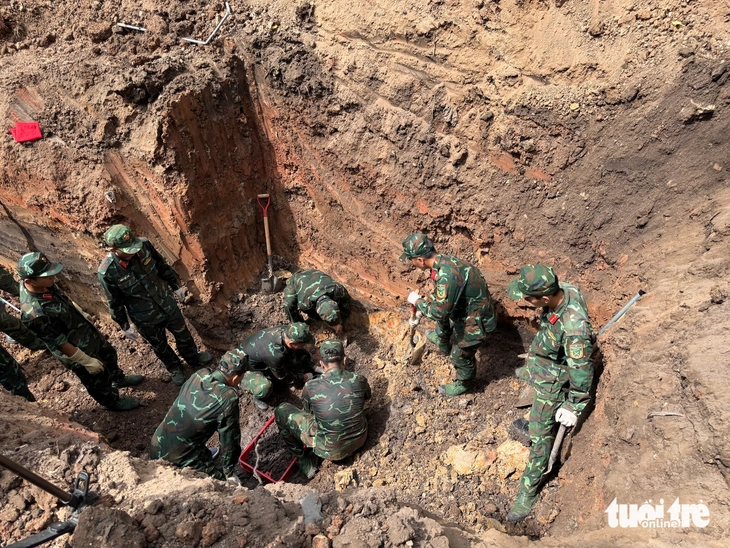 Phát hiện thêm vị trí mới có mộ liệt sĩ tại công viên Lê Thị Riêng, bước đầu tìm thấy 3 hài cốt - Ảnh 2.