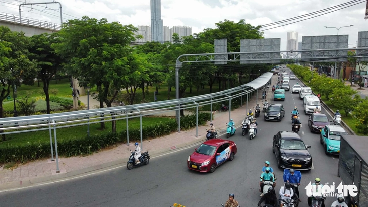 Lắp mái che kết nối metro số 1 với xe buýt, tăng trải nghiệm giao thông công cộng - Ảnh 4.
