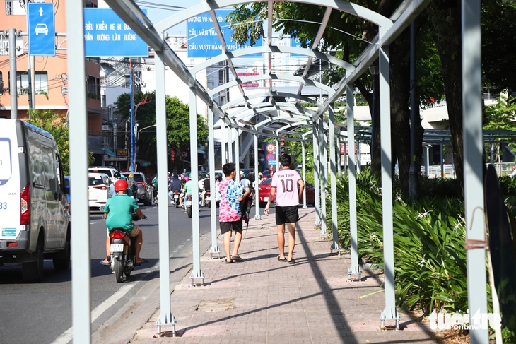 Lắp mái che kết nối metro số 1 với xe buýt, tăng trải nghiệm giao thông công cộng - Ảnh 6.