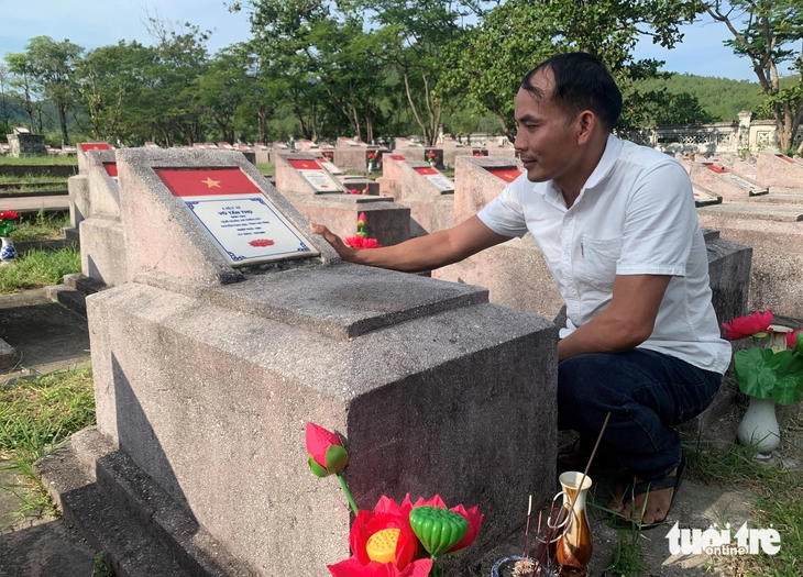 Hai anh em ruột liệt sĩ chung bàn thờ nhưng mang hai dòng họ - Ảnh 3.