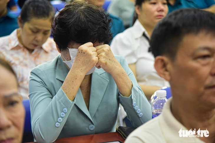 Thêm nhiều di ảnh được trao tại TP.HCM, thêm nhiều giọt nước mắt ‘đoàn tụ’ sau hàng chục năm - Ảnh 5.
