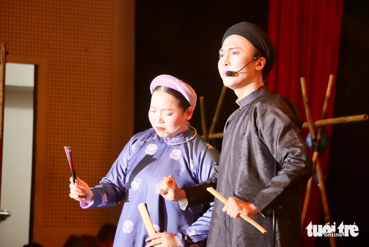 Đèn lồng Hội An, điệu bài Chòi ‘kể chuyện’ giữa lòng TP.HCM qua bàn tay sinh viên - Ảnh 5.