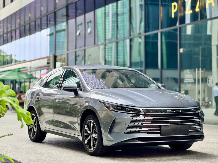 Đại lý BYD 'xả kho' xe lái thử: Lăn bánh chưa tới 4.000 km giảm hơn 100 triệu, sedan thể thao Seal còn 770 triệu nhưng khách chịu 'lỗ' 2 năm - Ảnh 2.