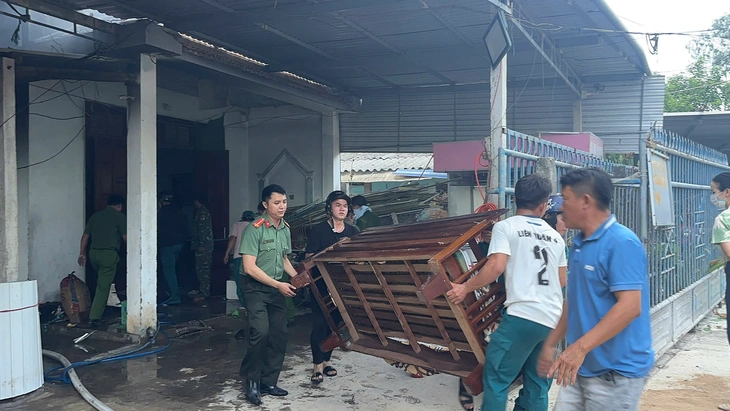 Điểm thu mua phế liệu liên tục cháy, Quảng Ngãi siết quản lý - Ảnh 1.