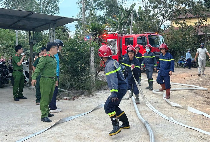 Điểm thu mua phế liệu liên tục cháy, Quảng Ngãi siết quản lý - Ảnh 2.