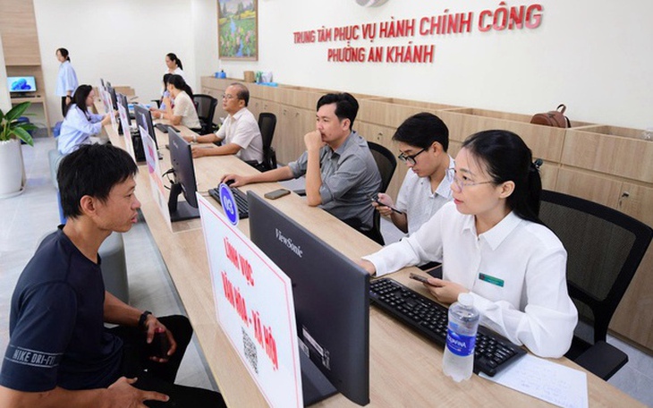 Bộ Nội vụ làm rõ việc xếp lương, vị trí việc làm với cán bộ do bầu cử, phê chuẩn - Ảnh 3.