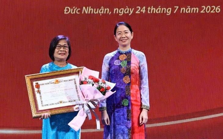 Hội Nhà báo Việt Nam và báo Tuổi Trẻ trao quà 'Hành trình tri ân' tại Quảng Trị - Ảnh 2.