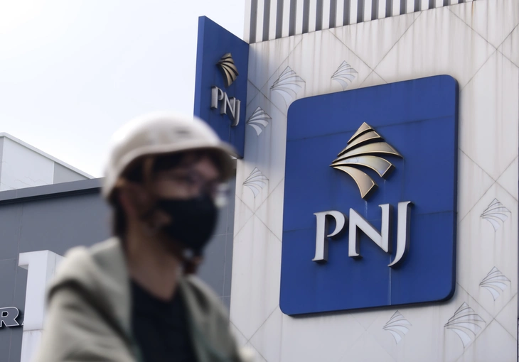 PNJ chỉ thu đổi lại vàng, kim cương trong 2 giờ mỗi ngày - Ảnh 1.