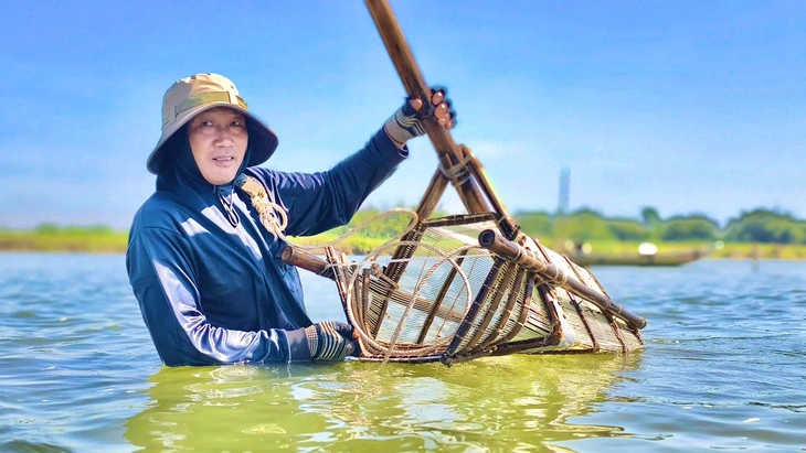 Theo con nước sông Trà Khúc săn đặc sản don nổi tiếng cả nước - Ảnh 8.