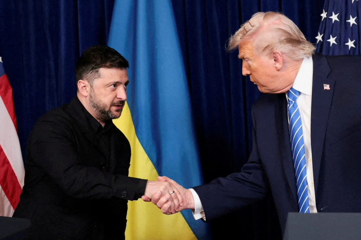 Ông Zelensky: Sẵn sàng ký thỏa thuận hòa bình với Nga tại Mỹ, phụ thuộc vào ông Trump - Ảnh 1.