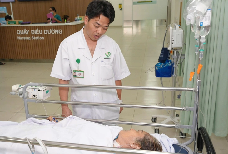 Nhiều bệnh viện TP.HCM chung tay chăm sóc sức khỏe người có công - Ảnh 2.