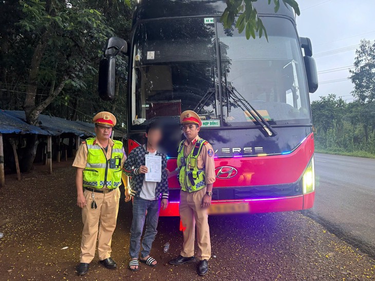 Đường cho phép tốc độ tối đa 70km/h, tài xế dương tính ma túy lái xe khách chạy tới 134km/h - Ảnh 1.