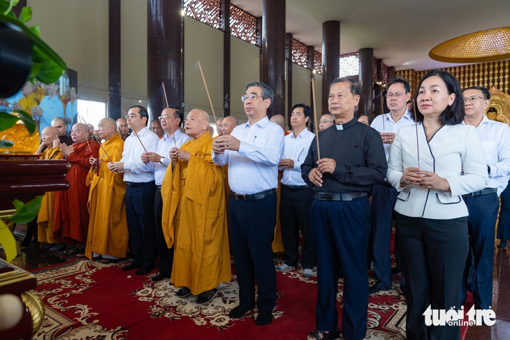 TP.HCM tưởng niệm anh hùng liệt sĩ, lan tỏa đạo lý 'Uống nước nhớ nguồn' - Ảnh 3.