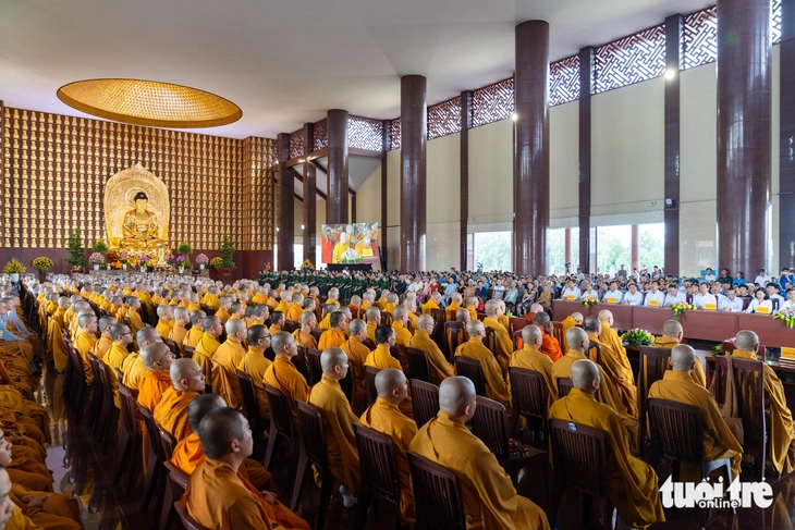 TP.HCM tưởng niệm anh hùng liệt sĩ, lan tỏa đạo lý 'Uống nước nhớ nguồn' - Ảnh 9.