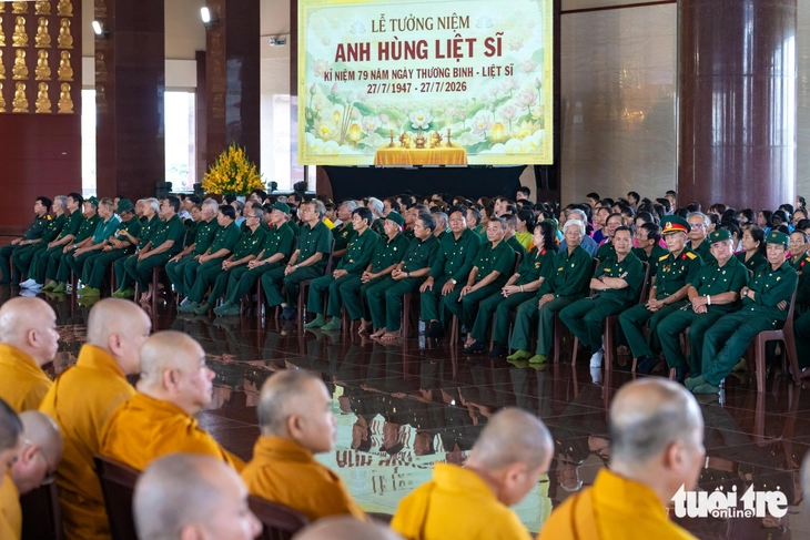 TP.HCM tưởng niệm anh hùng liệt sĩ, lan tỏa đạo lý 'Uống nước nhớ nguồn' - Ảnh 10.
