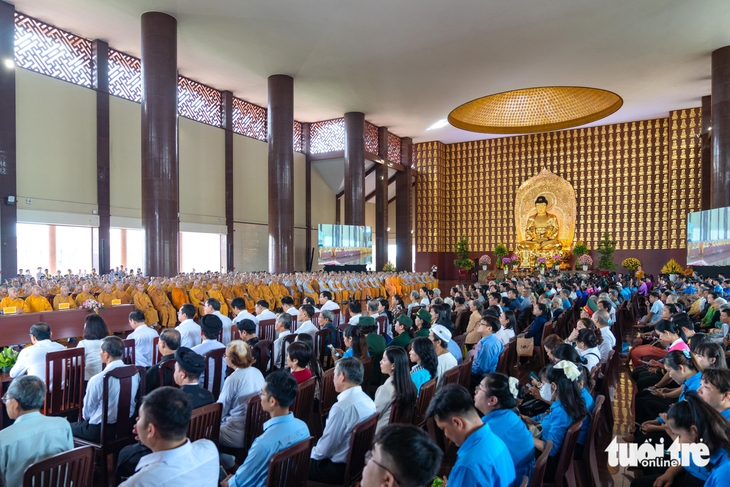 TP.HCM tưởng niệm anh hùng liệt sĩ, lan tỏa đạo lý 'Uống nước nhớ nguồn' - Ảnh 11.