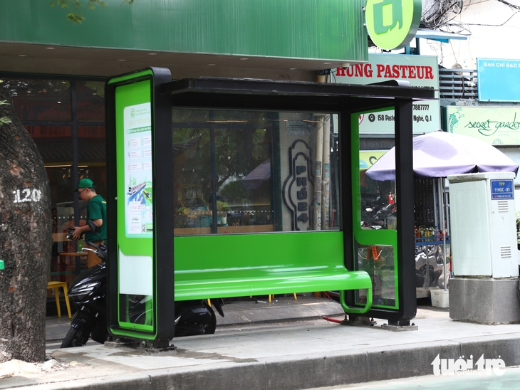 TP.HCM thí điểm mẫu nhà chờ xe buýt mới, người dân đề xuất thêm nhiều tiện ích - Ảnh 5.