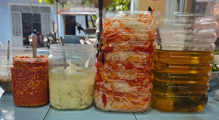 Bánh hỏi Dốc Quận hơn 40 năm giữ nghề thủ công, níu chân thực khách bởi hương vị truyền thống - Ảnh 3.