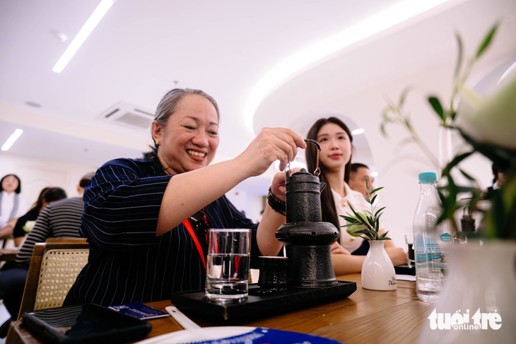 Lần đầu tiên, nhiều tổng lãnh sự rảo bước khắp trung tâm TP.HCM - Ảnh 10.