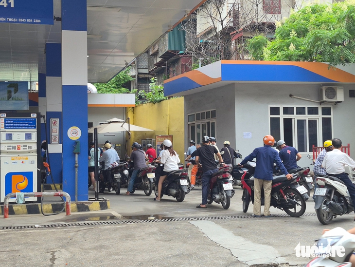 Bán lẻ, phân phối xăng dầu 'tố' đầu mối không cung ứng đủ hàng, Petrolimex lên tiếng về nguồn cung - Ảnh 2.