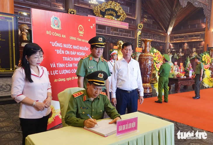 Chương trình nghệ thuật Giữ trọn lời thề tôn vinh ký ức chống giặc oai hùng của dân tộc - Ảnh 4.