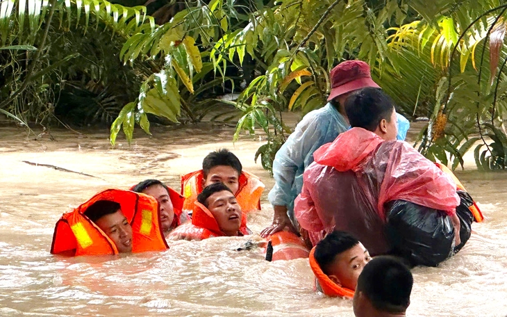 Xác minh nam sinh bị nhét bút vào hậu môn; Cháu bé co giật được thanh niên giúp đưa đi cấp cứu - Ảnh 3.