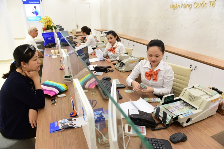 Lệch pha huy động – cho vay gần 1,4 triệu tỉ đồng, người vay phải 'làm quen'
với mặt bằng lãi suất mới - Ảnh
1.