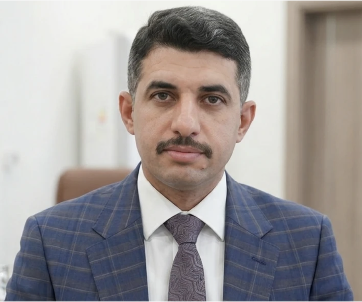 Video giới chức Iraq tìm thấy thùng tiền giấu trong bụi cây liên quan tham nhũng cựu bộ trưởng dầu mỏ - Ảnh 1.