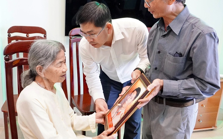 Dòng người đội nắng tiễn đưa 34 liệt sĩ rời chiến trường Vị Xuyên - Ảnh 3.