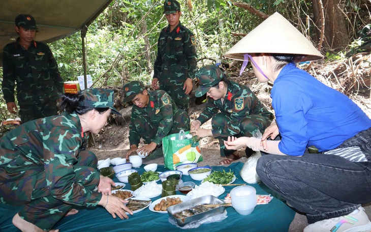 Những di vật, kỷ vật thiêng liêng tìm tên người anh hùng liệt sĩ - Ảnh 16.