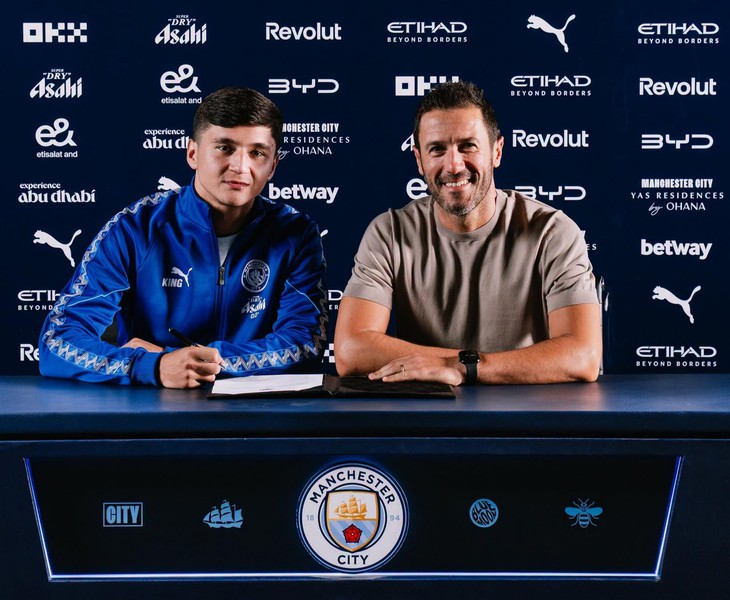 Trung vệ Uzbekistan đạt bước tiến lớn ở Man City - Ảnh 2.