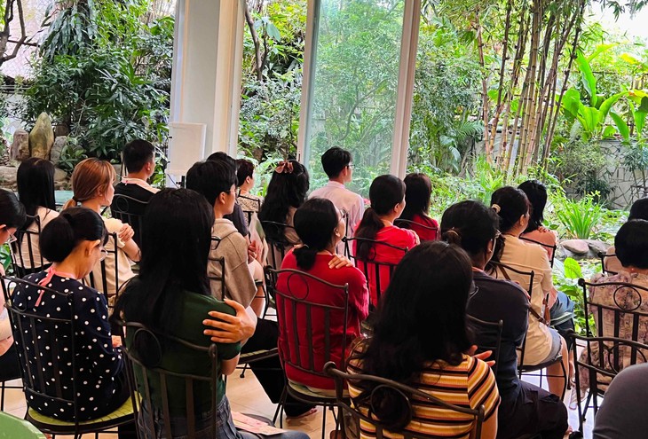 'Ốc đảo' ở TP.HCM giúp bạn trẻ thư giãn tinh thần, viết giải tỏa, đi trên sỏi… - Ảnh 6.