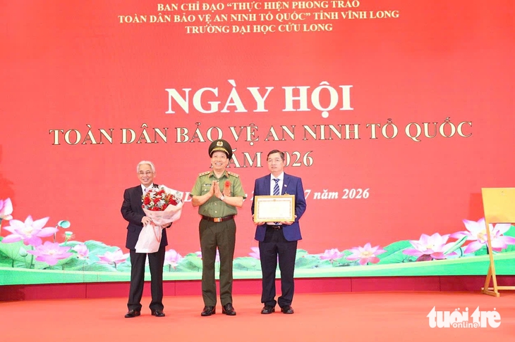 Mỗi người dân phải là chủ thể bảo vệ an ninh, trật tự - Ảnh 2.